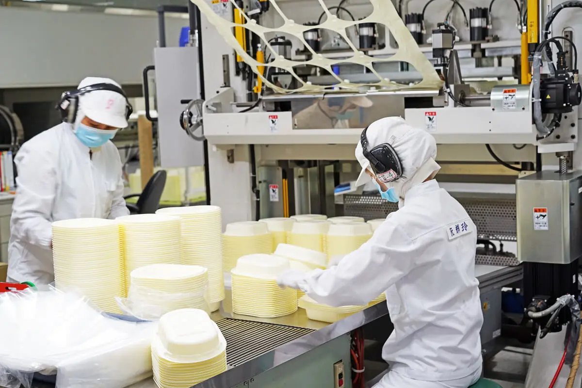 徹底した品質管理のもとで製造される、South Plasticの信頼できるカレー テイクアウト容器。